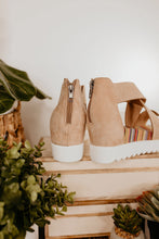 Load image into Gallery viewer, Very G Allie Wedge Sandal in Cream