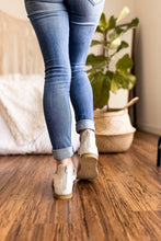 Load image into Gallery viewer, Very G Dakota Sandal in Cream