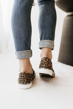 Load image into Gallery viewer, Very G Roxanne Sneaker in Leopard